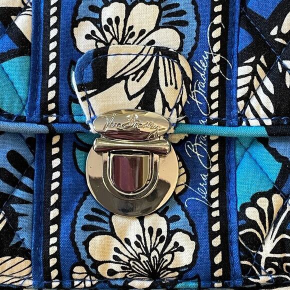 Vera Bradley Blue Bayou Push Lock Wristlet Purse Bag - Picture 3 of 6